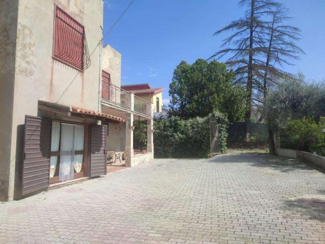 Casa in vendita a Regalbuto, Sicilia