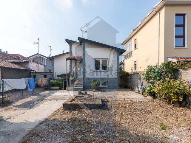 Casa in vendita a Madonna Regina, Busto Arsizio