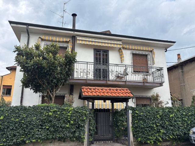 Casa in vendita a Giussano, Monza e della Brianza