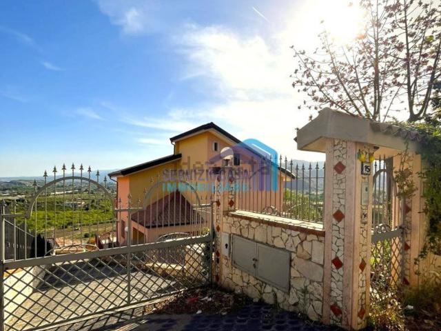 Casa in vendita a Taormina, Sicilia