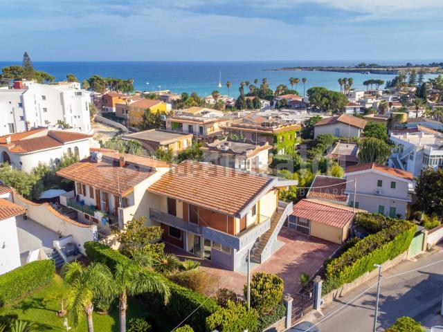 Casa in vendita a Fontane Bianche, Siracusa