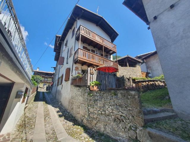 Casa in vendita a Oltris / Dôtris, Ampezzo / Dimpeç