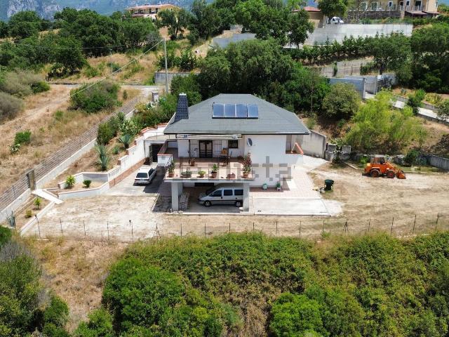 Casa in vendita a Giungano, Campania