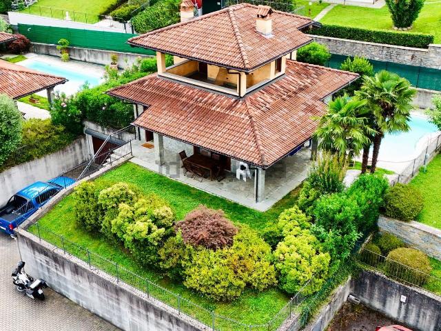 Casa in vendita a Chiaro, Colico