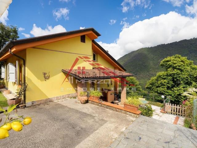 Casa in vendita a Ca' di Cecco, Marina Di Massa