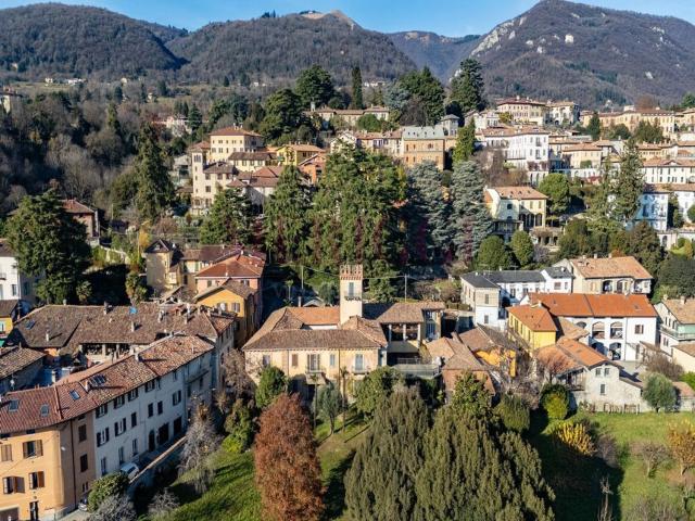Casa in vendita a Crevenna, Erba
