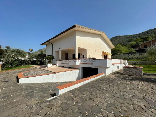 Casa in vendita a Rocca D'arce, Lazio