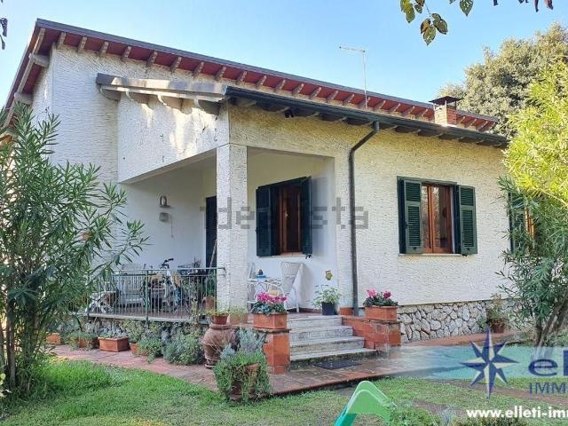 Casa in vendita a Marina di Massa, Marina Di Massa