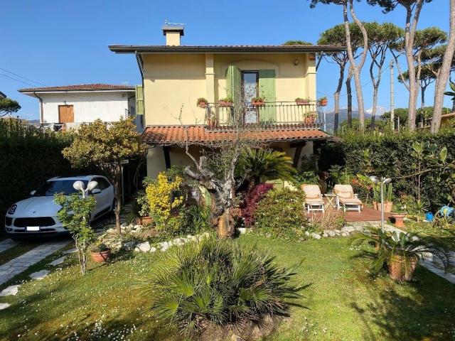Casa in vendita a Montignoso, Toscana