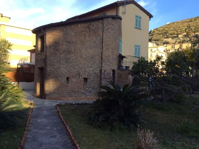 Casa in vendita a Ventimiglia, Liguria