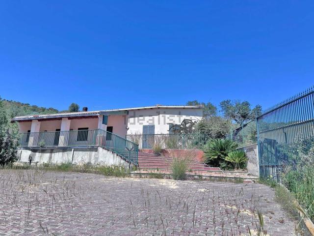 Casa in vendita a Caltagirone, Sicilia