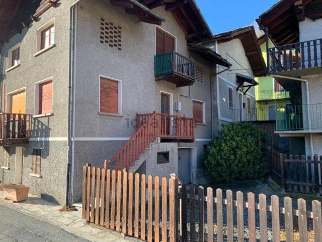 Casa in vendita a Challand Saint Victor, Aosta