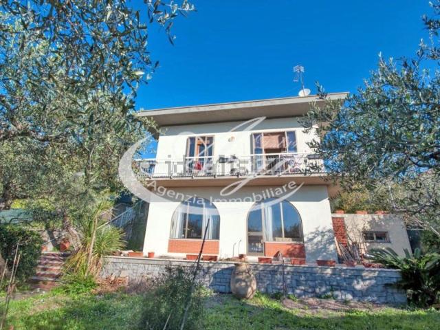 Casa in vendita a Carbognano, Lerici