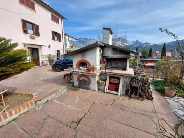 Casa in vendita a Perticata, Carrara