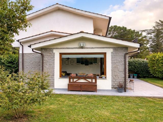 Casa in vendita a Punta del Lago, Ronciglione