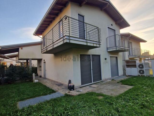 Casa in vendita a Appiano Gentile, Como