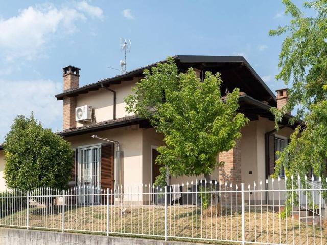 Casa in vendita a Casteggio, Lombardia