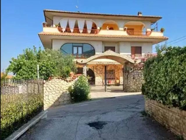 Casa in vendita a Penne, Abruzzo
