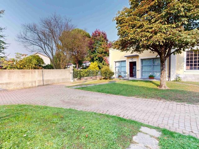 Casa in vendita a Vedano Olona, Lombardia