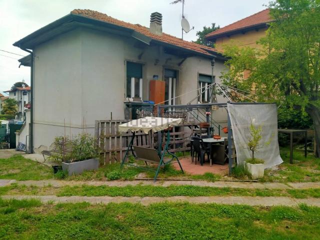Casa in vendita a Azzate, Varese