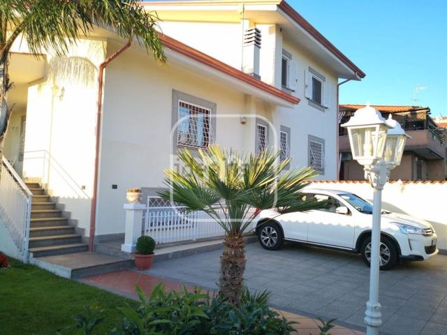 Casa in vendita a Prato Fiorito, Roma Capitale