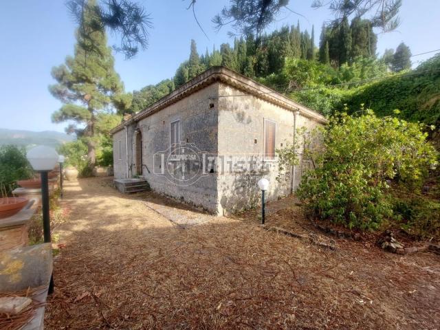 Casa in vendita a Monforte San Giorgio, Sicilia