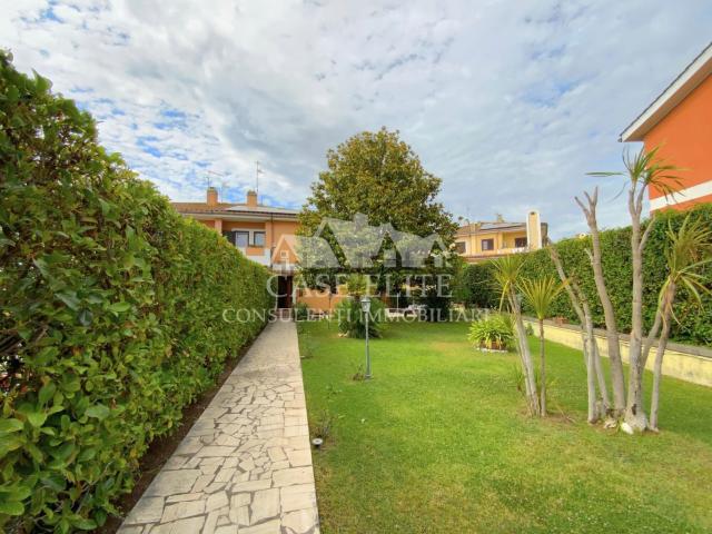 Casa in vendita a Marina di Tor San Lorenzo, Roma Capitale