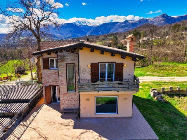 Casa in vendita a Marche, Macerata
