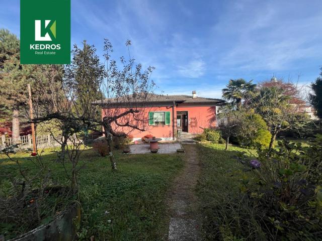 Casa in vendita a Comunità Montana del Piambello, Cadegliano