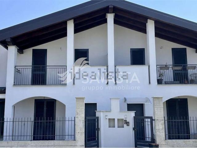 Casa in vendita a Borgolavezzaro, Novara