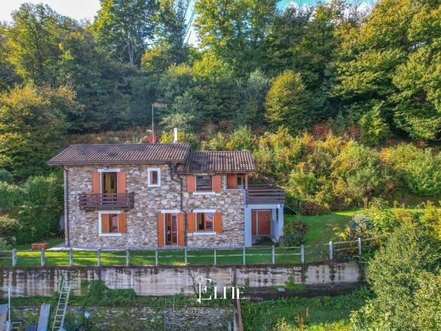Casa in vendita a Brisino, Piemonte