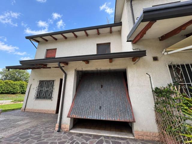 Casa in vendita a Cavezzo, Modena