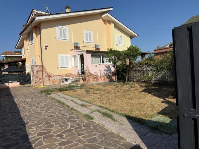 Casa in vendita a Roma Capitale, Lazio