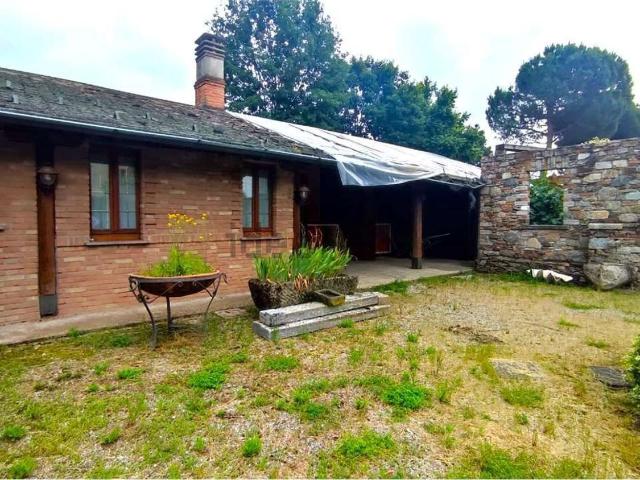 Casa in vendita a Carugo, Lombardia