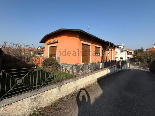Casa in vendita a Cesano Maderno, Villaggio Snia