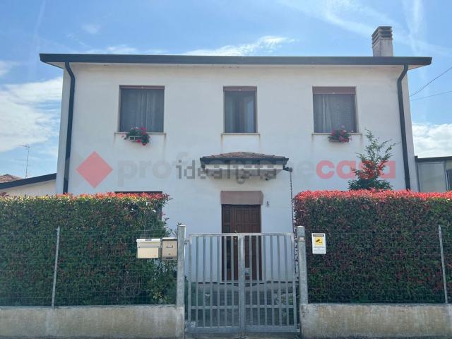 Casa in vendita a Lendinara, Rovigo