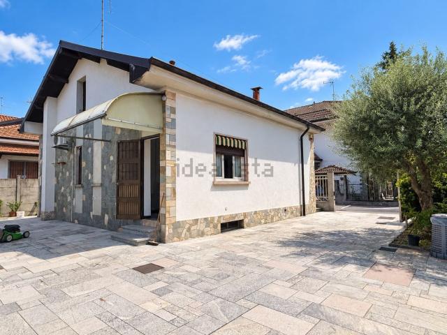 Casa in vendita a Limbiate, Lombardia
