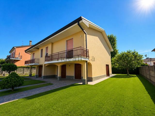 Casa in vendita a Albairate, Lombardia