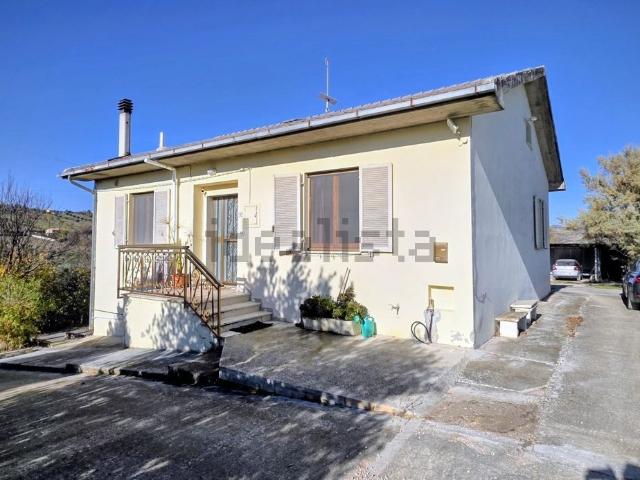 Casa in vendita a Sambuco, Marche