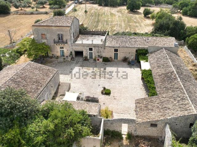 Casa in vendita a Modica, Ragusa