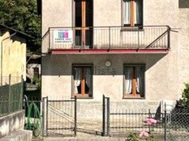 Casa in vendita a Buglio In Monte, Lombardia