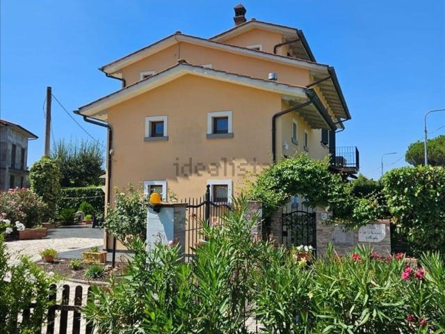 Casa in vendita a Monsigliolo, Cortona