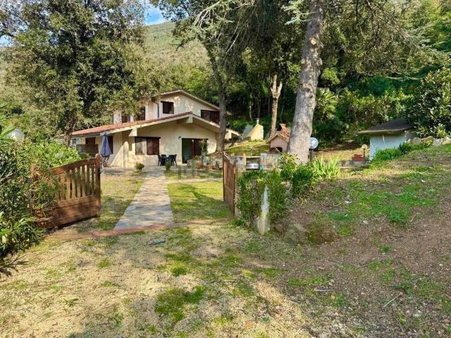 Casa in vendita a Rio, Toscana