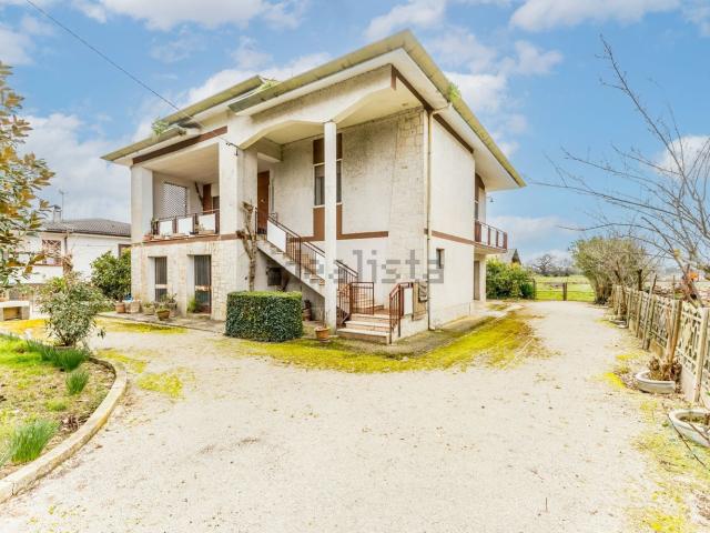 Casa in vendita a Latina, Lazio