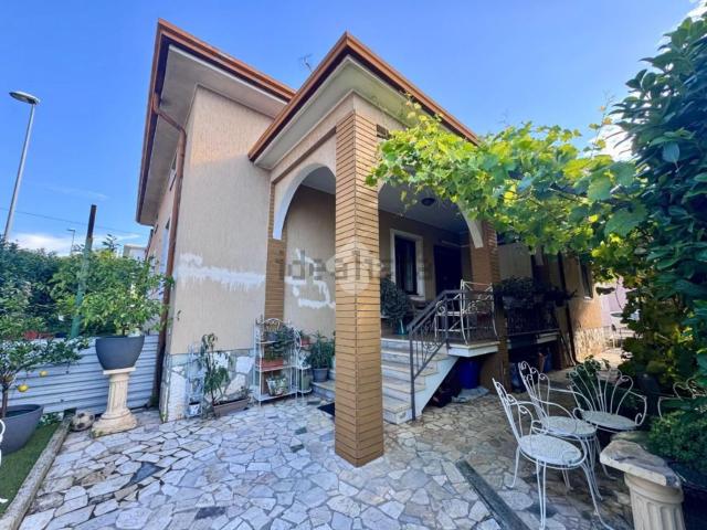 Casa in vendita a Calcinato, Lombardia