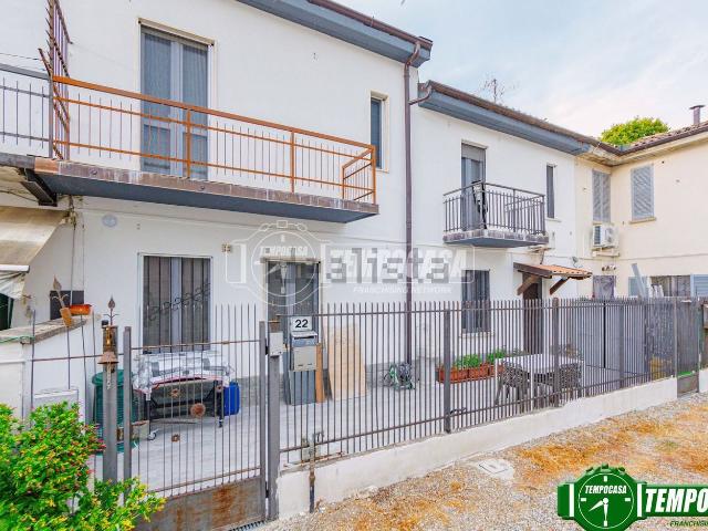 Casa in vendita a Belgioioso, Pavia