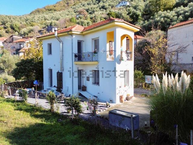 Casa in vendita a Chiusanico, Liguria
