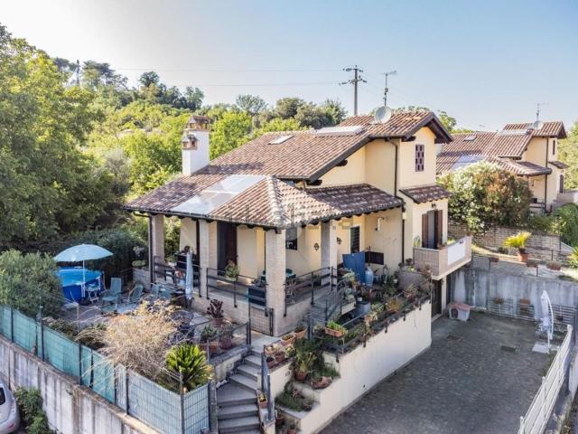 Casa in vendita a Manziana, Roma Capitale