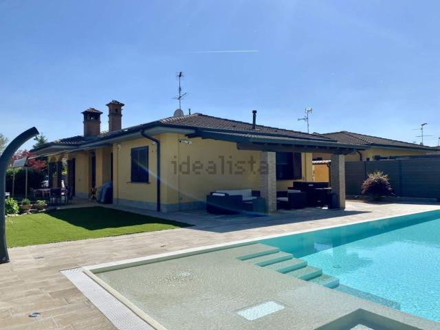 Casa in vendita a Vellezzo Bellini, Lombardia