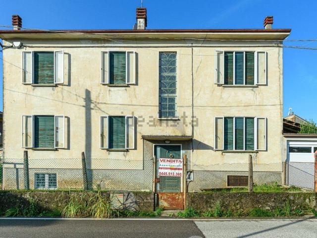 Casa in vendita a Schio, Veneto